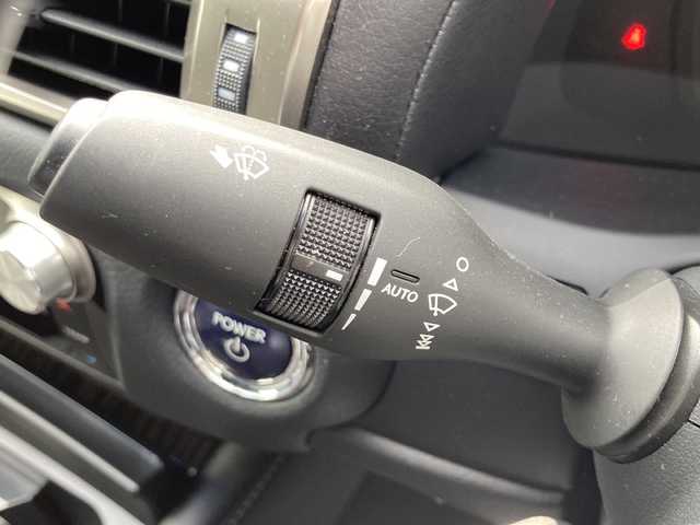 レクサス ＧＳ 300h Fスポーツ 岐阜県 2016(平28)年 10.5万km ホワイトノーヴァガラスフレーク 登録時走行距離104316km/純正ナビ/フルセグテレビ/バックカメラ/Blue tooth・CD・AUX・SDミュージックサーバー/ビルトインETC2.0/レクサスセーフティシステム/プリクラッシュセーフティ/ブラインドスポットモニター/レーダークルーズコントロール/コーナーセンサー前後/ドライブレコーダー前後/レーンキープアシスト/横滑り防止装置/LEDヘッドライト/オートマチックハイビーム/オートライト/SRSエアバッグシステム運転席・助手席+サイド/カーテンエアバッグ/フルエアロ/レザーシート/パワーシート前席/シートヒーター前席/エアシート前席/純正フロアマット/フルフラットシート/純正19アルミホイール/プッシュスタート/スマートキー/スペアキー1本/MTモード付AT