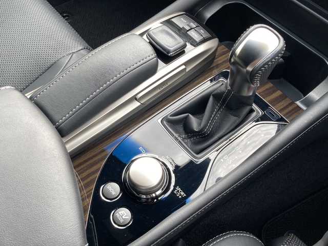 レクサス ＧＳ 300h Fスポーツ 岐阜県 2016(平28)年 10.5万km ホワイトノーヴァガラスフレーク 登録時走行距離104316km/純正ナビ/フルセグテレビ/バックカメラ/Blue tooth・CD・AUX・SDミュージックサーバー/ビルトインETC2.0/レクサスセーフティシステム/プリクラッシュセーフティ/ブラインドスポットモニター/レーダークルーズコントロール/コーナーセンサー前後/ドライブレコーダー前後/レーンキープアシスト/横滑り防止装置/LEDヘッドライト/オートマチックハイビーム/オートライト/SRSエアバッグシステム運転席・助手席+サイド/カーテンエアバッグ/フルエアロ/レザーシート/パワーシート前席/シートヒーター前席/エアシート前席/純正フロアマット/フルフラットシート/純正19アルミホイール/プッシュスタート/スマートキー/スペアキー1本/MTモード付AT
