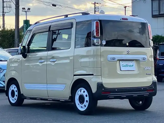 スズキ スペーシア ギア マイスタイル 静岡県 2023(令5)年 1.7万km シフォンアイボリーメタリック 純正9インチナビ(CD/DVD/BT/フルセグ)/全方位カメラ/ドライブレコーダー前後/ETC/レーダークルーズコントロール/両側パワースライドドア/保証書/取扱説明書/エンジンスタートボタン/パワーウィンドウ/パワーステアリング/アイドリングストップ/スマートキー/スペアキー１本/USB入力端子/純正フロアマット/純正スチールホイール/D席N席シートヒーター/ルーフレール/ABS/横滑り防止装置/コーナーセンサー/レーンキープアシスト/オートライト/オートマチックハイビーム/LEDヘッドライト/W+サイドエアバッグ/衝突軽減システム/合皮シートカバー付き/ハンドルカバー