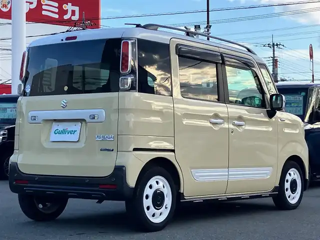 スズキ スペーシア ギア マイスタイル 静岡県 2023(令5)年 1.7万km シフォンアイボリーメタリック 純正9インチナビ(CD/DVD/BT/フルセグ)/全方位カメラ/ドライブレコーダー前後/ETC/レーダークルーズコントロール/両側パワースライドドア/保証書/取扱説明書/エンジンスタートボタン/パワーウィンドウ/パワーステアリング/アイドリングストップ/スマートキー/スペアキー１本/USB入力端子/純正フロアマット/純正スチールホイール/D席N席シートヒーター/ルーフレール/ABS/横滑り防止装置/コーナーセンサー/レーンキープアシスト/オートライト/オートマチックハイビーム/LEDヘッドライト/W+サイドエアバッグ/衝突軽減システム/合皮シートカバー付き/ハンドルカバー