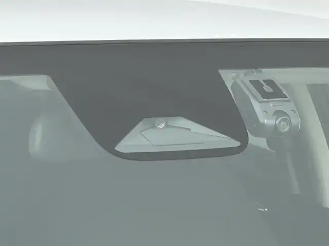 ホンダ ヴェゼル ハイブリッド e:HEV X 道央・札幌 2022(令4)年 1.1万km プレミアムサンライトホワイトパール ・４WD/・寒冷地仕様/・ホンダセンシング/・衝突軽減ブレーキ/・レーンキープアシスト/・レーダークルーズコントロール/・踏み間違え防止装置/・メーカーナビ/・バックカメラ/・フルセグTV/・Bluetooth/・ビルトインETC/・ダウンヒルアシスト/・パドルシフト/・ステアリングスイッチ/・コーナーセンサー/・横滑り防止装置/・プッシュスタート/・スマートキー/・社外ドライブレコーダー前後