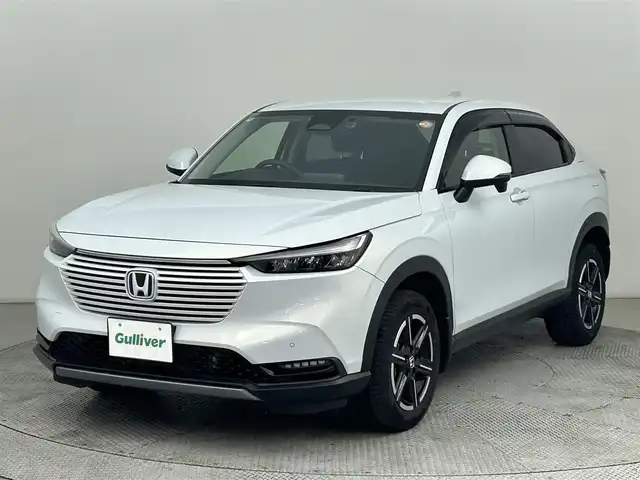 ホンダ ヴェゼル ハイブリッド e:HEV X 道央・札幌 2022(令4)年 1.1万km プレミアムサンライトホワイトパール ・４WD/・寒冷地仕様/・ホンダセンシング/・衝突軽減ブレーキ/・レーンキープアシスト/・レーダークルーズコントロール/・踏み間違え防止装置/・メーカーナビ/・バックカメラ/・フルセグTV/・Bluetooth/・ビルトインETC/・ダウンヒルアシスト/・パドルシフト/・ステアリングスイッチ/・コーナーセンサー/・横滑り防止装置/・プッシュスタート/・スマートキー/・社外ドライブレコーダー前後