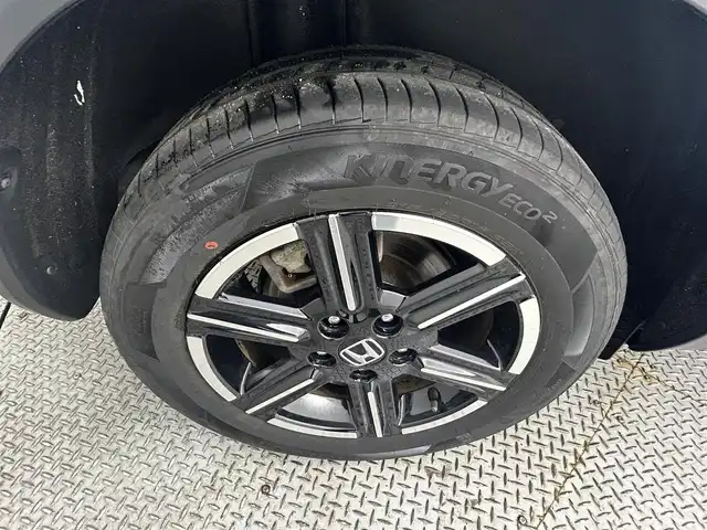 ホンダ ヴェゼル ハイブリッド e:HEV X 道央・札幌 2022(令4)年 1.1万km プレミアムサンライトホワイトパール ・４WD/・寒冷地仕様/・ホンダセンシング/・衝突軽減ブレーキ/・レーンキープアシスト/・レーダークルーズコントロール/・踏み間違え防止装置/・メーカーナビ/・バックカメラ/・フルセグTV/・Bluetooth/・ビルトインETC/・ダウンヒルアシスト/・パドルシフト/・ステアリングスイッチ/・コーナーセンサー/・横滑り防止装置/・プッシュスタート/・スマートキー/・社外ドライブレコーダー前後