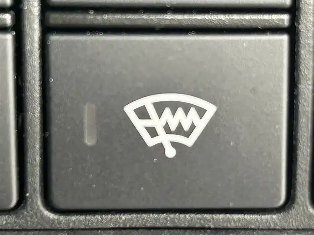 ホンダ ヴェゼル ハイブリッド e:HEV X 道央・札幌 2022(令4)年 1.1万km プレミアムサンライトホワイトパール ・４WD/・寒冷地仕様/・ホンダセンシング/・衝突軽減ブレーキ/・レーンキープアシスト/・レーダークルーズコントロール/・踏み間違え防止装置/・メーカーナビ/・バックカメラ/・フルセグTV/・Bluetooth/・ビルトインETC/・ダウンヒルアシスト/・パドルシフト/・ステアリングスイッチ/・コーナーセンサー/・横滑り防止装置/・プッシュスタート/・スマートキー/・社外ドライブレコーダー前後