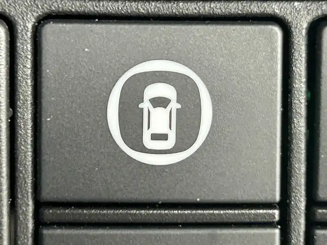 ホンダ ヴェゼル ハイブリッド e:HEV X 道央・札幌 2022(令4)年 1.1万km プレミアムサンライトホワイトパール ・４WD/・寒冷地仕様/・ホンダセンシング/・衝突軽減ブレーキ/・レーンキープアシスト/・レーダークルーズコントロール/・踏み間違え防止装置/・メーカーナビ/・バックカメラ/・フルセグTV/・Bluetooth/・ビルトインETC/・ダウンヒルアシスト/・パドルシフト/・ステアリングスイッチ/・コーナーセンサー/・横滑り防止装置/・プッシュスタート/・スマートキー/・社外ドライブレコーダー前後