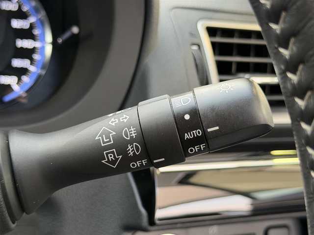 スバル レヴォーグ 1．6GTアイサイト スマートED 兵庫県 2019(令1)年 4.1万km クリスタルホワイトP 4WD/純正ナビ（CN-LX840D）/　　（AM/FM/CD/DVD/BT/SD)/フルセグTV/バックカメラ/ステアリングリモコン/パドルシフト/レーダークルーズコントロール/レーンキープアシスト/衝突軽減被害システム/横滑り防止装置/ブラインドスポットモニター/アイドリングストップ/電動パーキングブレーキ/ビルドインETC/運転席パワーシート/前席シートヒーター/純正フロアマット/トノカバー/ドアバイザー/コーナーセンサー/LEDヘッドライト/純正アルミ17インチ