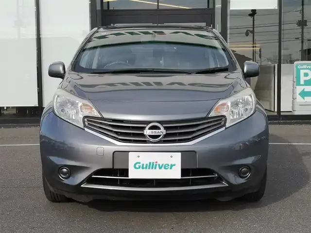 日産 ノート X DIG－S 茨城県 2013(平25)年 8.5万km ダークメタルグレー 純正ナビ/【DVD・CD・SD・BT・TV・AM・FM・VTR・iPod・AUX】/Bカメラ/ETC/前方ドラレコ/アイドリングストップ/オートエアコン/プッシュスタート/スマートキー/ヘッドライトレベライザー/電格ミラー/ドアバイザー/純正フロアマット/純正ホイールカバー