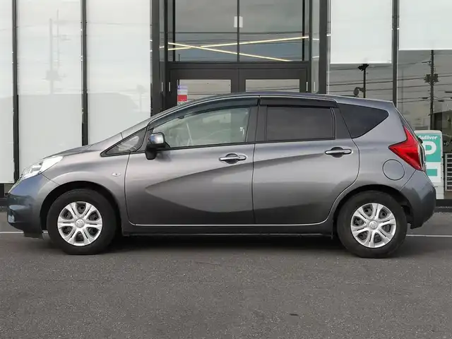 日産 ノート X DIG－S 茨城県 2013(平25)年 8.5万km ダークメタルグレー 純正ナビ/【DVD・CD・SD・BT・TV・AM・FM・VTR・iPod・AUX】/Bカメラ/ETC/前方ドラレコ/アイドリングストップ/オートエアコン/プッシュスタート/スマートキー/ヘッドライトレベライザー/電格ミラー/ドアバイザー/純正フロアマット/純正ホイールカバー
