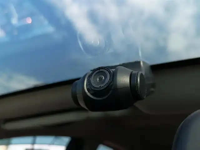 日産 ノート X DIG－S 茨城県 2013(平25)年 8.5万km ダークメタルグレー 純正ナビ/【DVD・CD・SD・BT・TV・AM・FM・VTR・iPod・AUX】/Bカメラ/ETC/前方ドラレコ/アイドリングストップ/オートエアコン/プッシュスタート/スマートキー/ヘッドライトレベライザー/電格ミラー/ドアバイザー/純正フロアマット/純正ホイールカバー