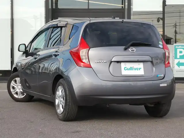 日産 ノート X DIG－S 茨城県 2013(平25)年 8.5万km ダークメタルグレー 純正ナビ/【DVD・CD・SD・BT・TV・AM・FM・VTR・iPod・AUX】/Bカメラ/ETC/前方ドラレコ/アイドリングストップ/オートエアコン/プッシュスタート/スマートキー/ヘッドライトレベライザー/電格ミラー/ドアバイザー/純正フロアマット/純正ホイールカバー