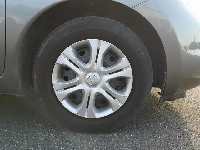 日産 ノート X DIG－S 茨城県 2013(平25)年 8.5万km ダークメタルグレー 純正ナビ/【DVD・CD・SD・BT・TV・AM・FM・VTR・iPod・AUX】/Bカメラ/ETC/前方ドラレコ/アイドリングストップ/オートエアコン/プッシュスタート/スマートキー/ヘッドライトレベライザー/電格ミラー/ドアバイザー/純正フロアマット/純正ホイールカバー