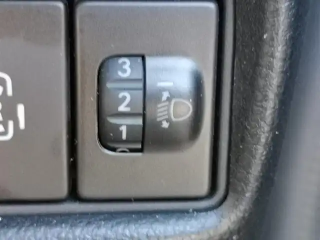 スズキ スペーシア HYBRID X 茨城県 2019(令1)年 4万km ツールグリーンパールメタリック/ブラック2トーン 衝突軽減ブレーキ/後コーナーセンサー/社外ナビ（フルセグTV/Bluetooth/CD/DVD/両側パワースライドドア/シートヒーター/ETC/ドラレコ/ルーフレール