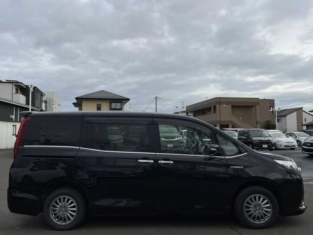 トヨタ エスクァイア ハイブリッド Gi 宮城県 2015(平27)年 14.9万km スパークリングブラックパールクリスタルシャイン 【(株)IDOMが運営する【じしゃロン仙台店】の自社ローン対象車両になります。こちらは現金ご利用時の価格です。自社ローンご希望の方は別途その旨お申付け下さい。】/純正SDナビ/バックカメラ/フルセグ/Qi充電/ビルトインETC/クルコン/前席シートヒーター/両側パワスラ