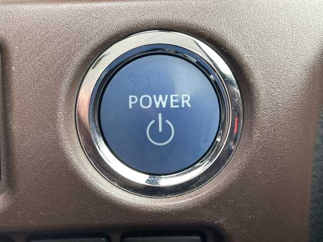 トヨタ エスクァイア ハイブリッド Gi 宮城県 2015(平27)年 14.9万km スパークリングブラックパールクリスタルシャイン 【(株)IDOMが運営する【じしゃロン仙台店】の自社ローン対象車両になります。こちらは現金ご利用時の価格です。自社ローンご希望の方は別途その旨お申付け下さい。】/純正SDナビ/バックカメラ/フルセグ/Qi充電/ビルトインETC/クルコン/前席シートヒーター/両側パワスラ