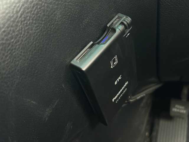 トヨタ ハリアー 240G Lパッケージ 千葉県 2010(平22)年 11万km ブラック 純正ＨＤＤナビ　バックカメラ　社外ＥＴＣ　ＣＤオーディオ　リモコンキー　ＡＵＴＯ機能エアコン　運転席パワーシート　純正フロアマット　社外前方ドライブレコーダー　キセノンライト　純正１７ＡＷ