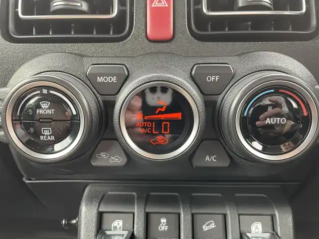 スズキ ジムニー シエラ JC 千葉県 2021(令3)年 3.1万km ミディアムグレー ワンオーナー/スズキセーフティーサポート/・デュアルセンサーブレーキサポート/・車線逸脱警報/・誤発進抑制機能/・標識認識機能/クルーズコントロール/社外ディスプレイオーディオ【PVH-9300DVSZS】/・CD/DVD/Bluetooth/バックカメラ/DEAN CROSS COUNTRY16インチアルミホイール/JAOSステップカバー/背面タイヤハードカバー/レザー調シートカバー/スマートキー/ヒルディセントコントロール/前席シートヒーター/純正LEDヘッドライト/フォグランプ/ビルトインETC2.0/カーテンエアバッグ/新車時保証書＆取扱説明書