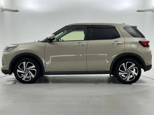 トヨタ ライズ Z 福井県 2022(令4)年 1.8万km ナチュラルベージュマイカM 4WD/純正ディスプレイオーディオ/【FM/AM/BT/フルセグTV/ Androidauto/HDMI】/全方位カメラ/衝突軽減ブレーキ/BSM/アダプティブクルーズコントロール/コーナーセンサー/オートホールド/前席シートヒーター/ETC2.0/アイドリングストップ/横滑り防止装置