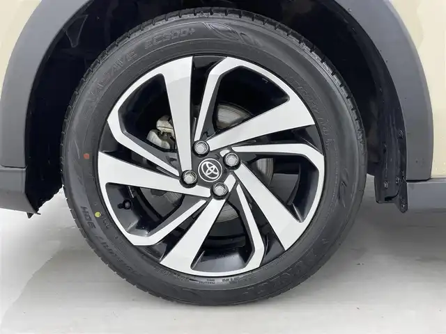 トヨタ ライズ Z 福井県 2022(令4)年 1.8万km ナチュラルベージュマイカM 4WD/純正ディスプレイオーディオ/【FM/AM/BT/フルセグTV/ Androidauto/HDMI】/全方位カメラ/衝突軽減ブレーキ/BSM/アダプティブクルーズコントロール/コーナーセンサー/オートホールド/前席シートヒーター/ETC2.0/アイドリングストップ/横滑り防止装置
