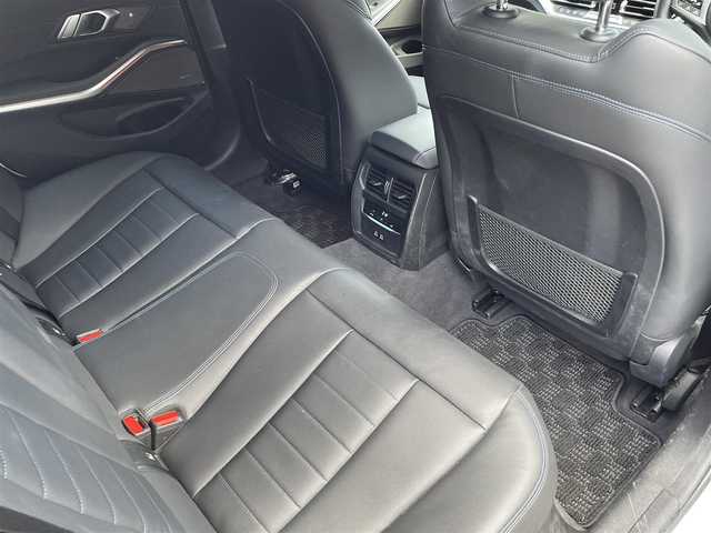 ＢＭＷ Ｍ３４０ｉ xDriveツーリング 長野県 2020(令2)年 4万km パール ４WD/純正ナビ/・Bluetooth/TV/360度バックカメラ/純正ETC/ドライブレコーダー/前席パワーシート/運転席メモリパワーシート/レザーシート/前席シートヒーター/純正フロアマット/純正19インチAW/前後コーナーセンサー/BSM/カードキー/パドルシフト/アイドリングストップ/クルーズコントロール追走あり/スマートキー/スペアキー有/スタッドレス積み込み/取り扱い説明書/保証書