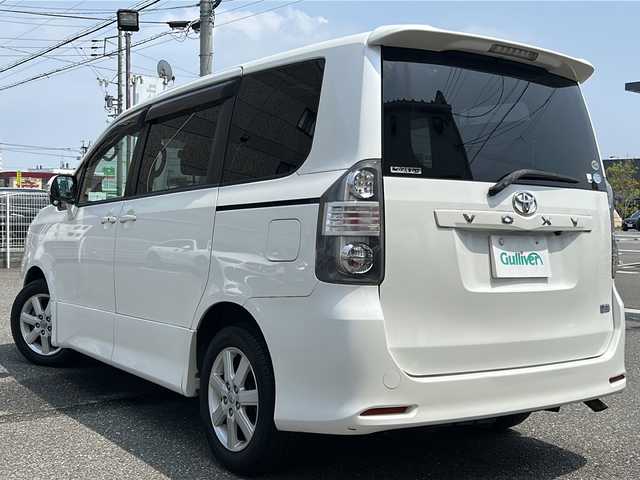 トヨタ ヴォクシー ZS 岐阜県 2008(平20)年 11.5万km ホワイトパールクリスタルシャイン /ワンオーナー//社外HDDナビ/(BT/USB/SD/CD/DVD/TV/FM/AM)//ワンセグテレビ//助手席側パワースライドドア//パドルシフト付き本革巻ステアリング//本革巻シフトノブ//エンジンイモビライザーシステム//プッシュスタート＆スマートキー//純正フロアマット//純正16インチアルミホイール//純正ドアバイザー//ETC//スペアキー×１