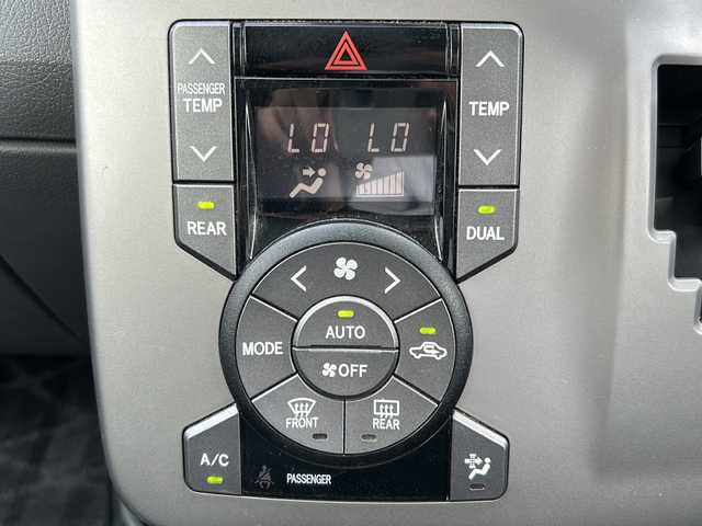 トヨタ ヴォクシー ZS 岐阜県 2008(平20)年 11.5万km ホワイトパールクリスタルシャイン /ワンオーナー//社外HDDナビ/(BT/USB/SD/CD/DVD/TV/FM/AM)//ワンセグテレビ//助手席側パワースライドドア//パドルシフト付き本革巻ステアリング//本革巻シフトノブ//エンジンイモビライザーシステム//プッシュスタート＆スマートキー//純正フロアマット//純正16インチアルミホイール//純正ドアバイザー//ETC//スペアキー×１