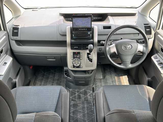 トヨタ ヴォクシー ZS 岐阜県 2008(平20)年 11.5万km ホワイトパールクリスタルシャイン /ワンオーナー//社外HDDナビ/(BT/USB/SD/CD/DVD/TV/FM/AM)//ワンセグテレビ//助手席側パワースライドドア//パドルシフト付き本革巻ステアリング//本革巻シフトノブ//エンジンイモビライザーシステム//プッシュスタート＆スマートキー//純正フロアマット//純正16インチアルミホイール//純正ドアバイザー//ETC//スペアキー×１
