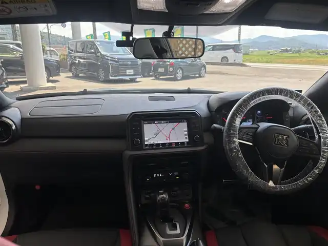 日産 ＧＴ－Ｒ ブラックエディション 京都府 2017(平29)年 0.6万km ブリリアントホワイトパール フェニックスパワーフロントスポイラー/純正サイドスポイラー/ニスモ20インチアルミホイール/ニスモステアリング/RH9マフラー（純正マフラー有り）/RECARO製ブラック/レッドコンビ革シート/BOSEサウンドシステム/純正メモリーナビ、地デジ、Bluetooth/パドルシスト/バックカメラ/前席シートヒーター/前席パワーシート/保証書/取扱説明書/記録簿H30、R2、R4、R7有り