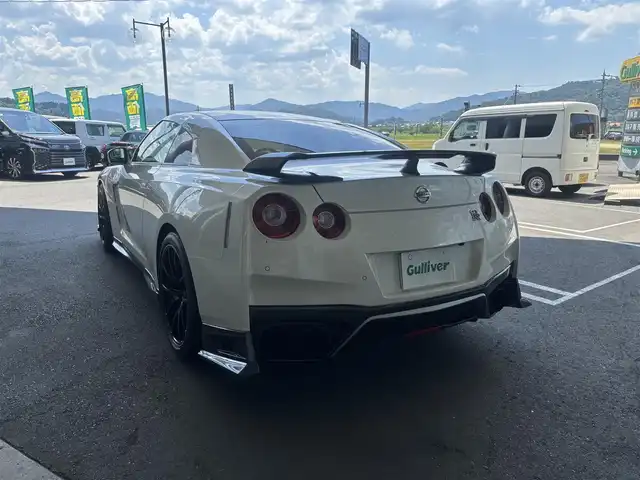 日産 ＧＴ－Ｒ ブラックエディション 京都府 2017(平29)年 0.6万km ブリリアントホワイトパール フェニックスパワーフロントスポイラー/純正サイドスポイラー/ニスモ20インチアルミホイール/ニスモステアリング/RH9マフラー（純正マフラー有り）/RECARO製ブラック/レッドコンビ革シート/BOSEサウンドシステム/純正メモリーナビ、地デジ、Bluetooth/パドルシスト/バックカメラ/前席シートヒーター/前席パワーシート/保証書/取扱説明書/記録簿H30、R2、R4、R7有り