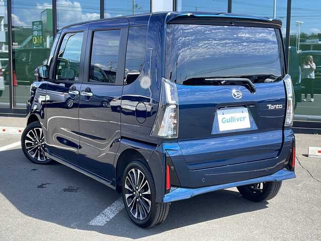 ダイハツ タント カスタム RS 道東・釧路十勝 2025(令7)年 0.8万km レーザーブルークリスタルシャイン ・4WD/・純正SDナビ/（iPod・FM・AM・BT・CD・DVD・フルセグ）/・バックカメラ/全方位カメラ/・両側パワースライドドア/・純正前方ドライブレコーダー/・ハーフレザーシート/・前席シートヒーター/・TRC/・リアパーキングセンサー/・衝突軽減システム/・車線逸脱警報/・横滑り防止/・LEDヘッドライト/・フォグライト/・オートマチックハイビーム/・オートブレーキホールド/・オートライト/・アイドリングストップ/・革巻きステアリング/・ステアリングスイッチ/・電格ウィンカーミラー/・スマートキー/・プッシュスタート