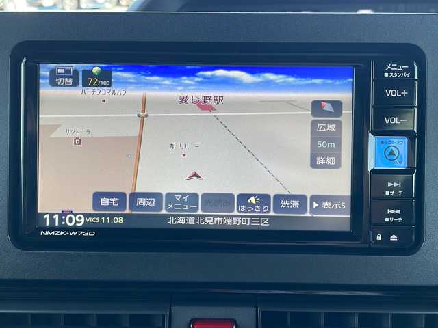 ダイハツ タント カスタム RS 道東・釧路十勝 2025(令7)年 0.8万km レーザーブルークリスタルシャイン ・4WD/・純正SDナビ/（iPod・FM・AM・BT・CD・DVD・フルセグ）/・バックカメラ/全方位カメラ/・両側パワースライドドア/・純正前方ドライブレコーダー/・ハーフレザーシート/・前席シートヒーター/・TRC/・リアパーキングセンサー/・衝突軽減システム/・車線逸脱警報/・横滑り防止/・LEDヘッドライト/・フォグライト/・オートマチックハイビーム/・オートブレーキホールド/・オートライト/・アイドリングストップ/・革巻きステアリング/・ステアリングスイッチ/・電格ウィンカーミラー/・スマートキー/・プッシュスタート