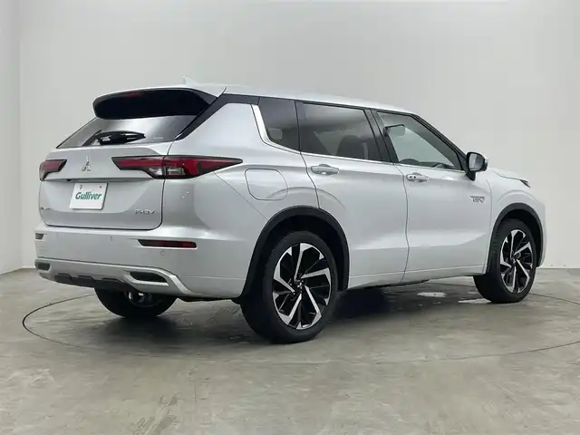 三菱 アウトランダー ＰＨＥＶ P 埼玉県 2024(令6)年 0.2万km ホワイトダイヤモンド サンルーフ/４ＷＤ　/１２．３インチディスプレイオーディオ/ 地デジＴＶ Bluetooth HDMI スマホ連携/全方位カメラ　/ＢＯＳＥサウンド/ワイヤレス充電　/サンルーフ　/レーダークルーズコントロール　/パワーバックドア　/レザーシート　/前席メモリ機能付パワーシート　/前後席シートヒーター　/前席リフレッシュシート　/ヘッドアップディスプレイ　/ＬＥＤライトライト　/オートハイビーム　/充電ケーブル車載