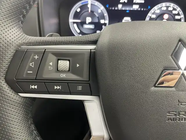 三菱 アウトランダー ＰＨＥＶ P 埼玉県 2024(令6)年 0.2万km ホワイトダイヤモンド サンルーフ/４ＷＤ　/１２．３インチディスプレイオーディオ/ 地デジＴＶ Bluetooth HDMI スマホ連携/全方位カメラ　/ＢＯＳＥサウンド/ワイヤレス充電　/サンルーフ　/レーダークルーズコントロール　/パワーバックドア　/レザーシート　/前席メモリ機能付パワーシート　/前後席シートヒーター　/前席リフレッシュシート　/ヘッドアップディスプレイ　/ＬＥＤライトライト　/オートハイビーム　/充電ケーブル車載
