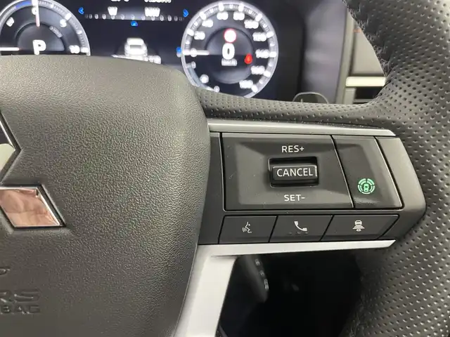 三菱 アウトランダー ＰＨＥＶ P 埼玉県 2024(令6)年 0.2万km ホワイトダイヤモンド サンルーフ/４ＷＤ　/１２．３インチディスプレイオーディオ/ 地デジＴＶ Bluetooth HDMI スマホ連携/全方位カメラ　/ＢＯＳＥサウンド/ワイヤレス充電　/サンルーフ　/レーダークルーズコントロール　/パワーバックドア　/レザーシート　/前席メモリ機能付パワーシート　/前後席シートヒーター　/前席リフレッシュシート　/ヘッドアップディスプレイ　/ＬＥＤライトライト　/オートハイビーム　/充電ケーブル車載