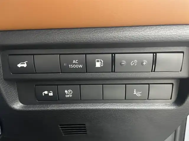 三菱 アウトランダー ＰＨＥＶ P 埼玉県 2024(令6)年 0.2万km ホワイトダイヤモンド サンルーフ/４ＷＤ　/１２．３インチディスプレイオーディオ/ 地デジＴＶ Bluetooth HDMI スマホ連携/全方位カメラ　/ＢＯＳＥサウンド/ワイヤレス充電　/サンルーフ　/レーダークルーズコントロール　/パワーバックドア　/レザーシート　/前席メモリ機能付パワーシート　/前後席シートヒーター　/前席リフレッシュシート　/ヘッドアップディスプレイ　/ＬＥＤライトライト　/オートハイビーム　/充電ケーブル車載
