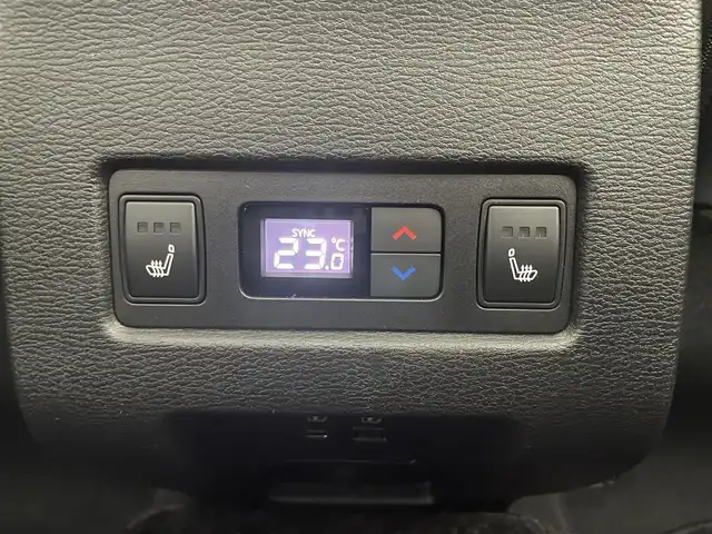 三菱 アウトランダー ＰＨＥＶ P 埼玉県 2024(令6)年 0.2万km ホワイトダイヤモンド サンルーフ/４ＷＤ　/１２．３インチディスプレイオーディオ/ 地デジＴＶ Bluetooth HDMI スマホ連携/全方位カメラ　/ＢＯＳＥサウンド/ワイヤレス充電　/サンルーフ　/レーダークルーズコントロール　/パワーバックドア　/レザーシート　/前席メモリ機能付パワーシート　/前後席シートヒーター　/前席リフレッシュシート　/ヘッドアップディスプレイ　/ＬＥＤライトライト　/オートハイビーム　/充電ケーブル車載
