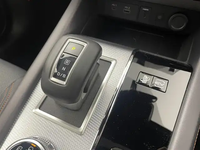 三菱 アウトランダー ＰＨＥＶ P 埼玉県 2024(令6)年 0.2万km ホワイトダイヤモンド サンルーフ/４ＷＤ　/１２．３インチディスプレイオーディオ/ 地デジＴＶ Bluetooth HDMI スマホ連携/全方位カメラ　/ＢＯＳＥサウンド/ワイヤレス充電　/サンルーフ　/レーダークルーズコントロール　/パワーバックドア　/レザーシート　/前席メモリ機能付パワーシート　/前後席シートヒーター　/前席リフレッシュシート　/ヘッドアップディスプレイ　/ＬＥＤライトライト　/オートハイビーム　/充電ケーブル車載