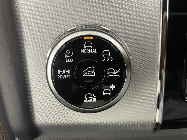 三菱 アウトランダー ＰＨＥＶ P 埼玉県 2024(令6)年 0.2万km ホワイトダイヤモンド サンルーフ/４ＷＤ　/１２．３インチディスプレイオーディオ/ 地デジＴＶ Bluetooth HDMI スマホ連携/全方位カメラ　/ＢＯＳＥサウンド/ワイヤレス充電　/サンルーフ　/レーダークルーズコントロール　/パワーバックドア　/レザーシート　/前席メモリ機能付パワーシート　/前後席シートヒーター　/前席リフレッシュシート　/ヘッドアップディスプレイ　/ＬＥＤライトライト　/オートハイビーム　/充電ケーブル車載