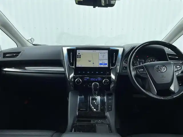 トヨタ アルファード S Cパッケージ 福岡県 2018(平30)年 6.3万km ホワイトパールクリスタルシャイン 純正１０インチナビ（ＮＳＺ．Ｚ６８Ｔ）/Ｗサンルーフ/オートハイビーム/純正フリップダウンモニター/シートヒーター/エアシート/三眼ＬＥＤ/ステアリングヒーター/パワーバックドア/オートハイビーム/黒革シート/バックカメラ/ビルトインETC/クリアランスソナー/オートハイビーム/パワーシート/純正１８インチアルミホイール