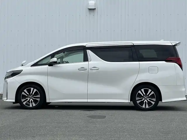 トヨタ アルファード S Cパッケージ 福岡県 2018(平30)年 6.3万km ホワイトパールクリスタルシャイン 純正１０インチナビ（ＮＳＺ．Ｚ６８Ｔ）/Ｗサンルーフ/オートハイビーム/純正フリップダウンモニター/シートヒーター/エアシート/三眼ＬＥＤ/ステアリングヒーター/パワーバックドア/オートハイビーム/黒革シート/バックカメラ/ビルトインETC/クリアランスソナー/オートハイビーム/パワーシート/純正１８インチアルミホイール