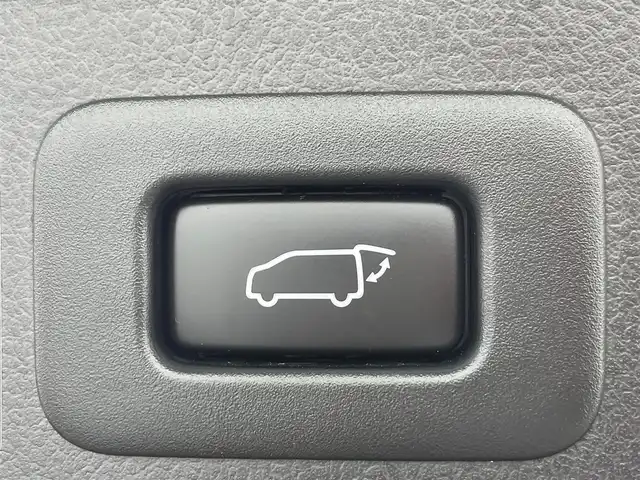トヨタ アルファード S Cパッケージ 福岡県 2018(平30)年 6.3万km ホワイトパールクリスタルシャイン 純正１０インチナビ（ＮＳＺ．Ｚ６８Ｔ）/Ｗサンルーフ/オートハイビーム/純正フリップダウンモニター/シートヒーター/エアシート/三眼ＬＥＤ/ステアリングヒーター/パワーバックドア/オートハイビーム/黒革シート/バックカメラ/ビルトインETC/クリアランスソナー/オートハイビーム/パワーシート/純正１８インチアルミホイール