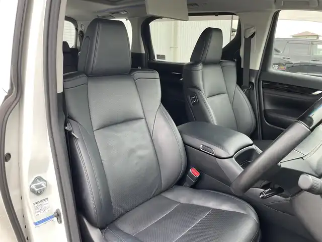 トヨタ アルファード S Cパッケージ 福岡県 2018(平30)年 6.3万km ホワイトパールクリスタルシャイン 純正１０インチナビ（ＮＳＺ．Ｚ６８Ｔ）/Ｗサンルーフ/オートハイビーム/純正フリップダウンモニター/シートヒーター/エアシート/三眼ＬＥＤ/ステアリングヒーター/パワーバックドア/オートハイビーム/黒革シート/バックカメラ/ビルトインETC/クリアランスソナー/オートハイビーム/パワーシート/純正１８インチアルミホイール