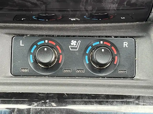 トヨタ アルファード S Cパッケージ 福岡県 2018(平30)年 6.3万km ホワイトパールクリスタルシャイン 純正１０インチナビ（ＮＳＺ．Ｚ６８Ｔ）/Ｗサンルーフ/オートハイビーム/純正フリップダウンモニター/シートヒーター/エアシート/三眼ＬＥＤ/ステアリングヒーター/パワーバックドア/オートハイビーム/黒革シート/バックカメラ/ビルトインETC/クリアランスソナー/オートハイビーム/パワーシート/純正１８インチアルミホイール