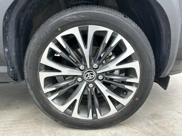 トヨタ ヤリスクロス ハイブリッド Z 三重県 2023(令5)年 3.8万km ブラックマイカ /禁煙車//純正ディスプレイオーディオ//AppleCarPray/AndroidAuto/Bluetooth/AM/FM//トヨタセーフティセンス//レーダークルーズコントロール//パノラミックビューモニター//ステリングヒーター//前席シートヒーター//オートライト//オートハイビーム//ブラインドスポットモニター//電動パーキング//ETC//AC100V//LEDヘッドライト//純正18インチAW
