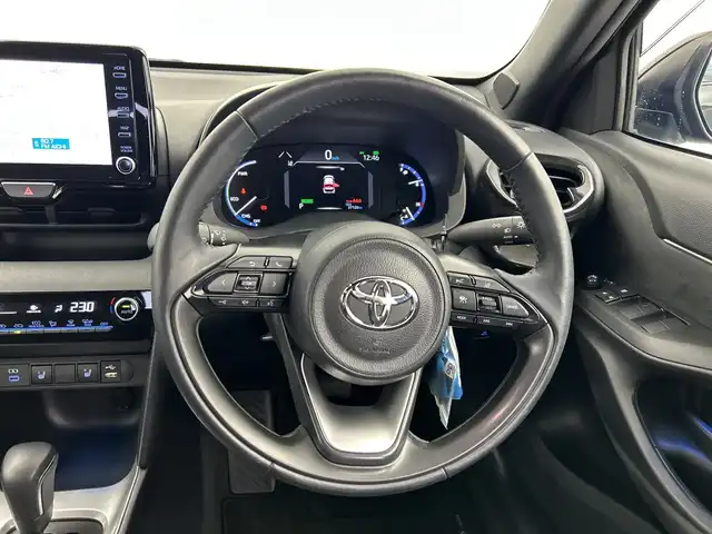 トヨタ ヤリスクロス ハイブリッド Z 三重県 2023(令5)年 3.8万km ブラックマイカ /禁煙車//純正ディスプレイオーディオ//AppleCarPray/AndroidAuto/Bluetooth/AM/FM//トヨタセーフティセンス//レーダークルーズコントロール//パノラミックビューモニター//ステリングヒーター//前席シートヒーター//オートライト//オートハイビーム//ブラインドスポットモニター//電動パーキング//ETC//AC100V//LEDヘッドライト//純正18インチAW