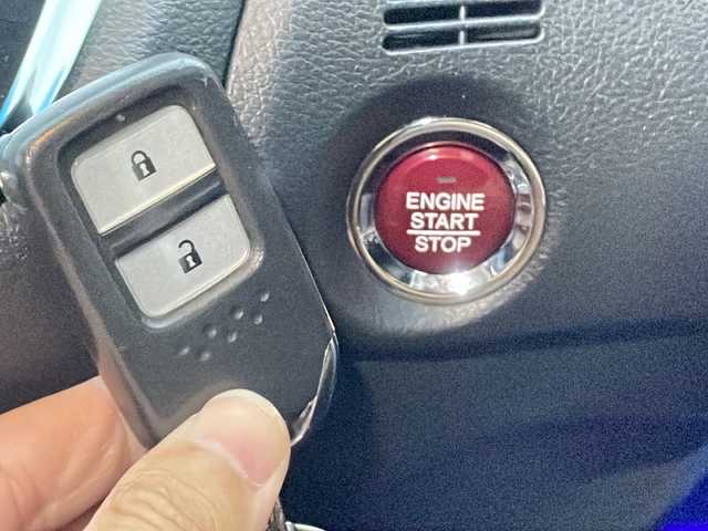 ホンダ ジェイド RS ホンダセンシング 山口県 2018(平30)年 6万km プラチナホワイトパール 純正メモリナビ/Bluetooth/フルセグTV/バックカメラ/LEDヘッドライト/オートライト/レーンキープアシスト/衝突軽減ブレーキ/横滑り防止装置/スマートキー＆プッシュスタート/社外レーダー探知機/社外デジタルインナーミラー/車高調/社外シートカバー/クルーズコントロール/ステアリングスイッチ/ビルトインETC/HDMI入力端子/パドルシフト/保証書・取説/スペアキー1個