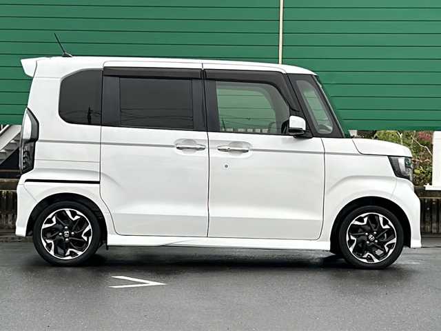 ホンダ Ｎ ＢＯＸ カスタム G L ターボ ホンダセンシング 茨城県 2018(平30)年 2.7万km プラチナホワイトパール 純正インターナビ（SD/AM/FM/Bluetooth接続/USB/CD/DVD/TV）/バックカメラ/純正ビルトインETC/スマートキー/クルーズコントロール/ステアリングボタン/充電ソケット/両側パワースライドドア/ハーフレザーシート/純正フロアマット/後側コーナーセンサー/レーンキープアシスト/純正15インチアルミホイール/横滑り防止装置/衝突被害軽減システム