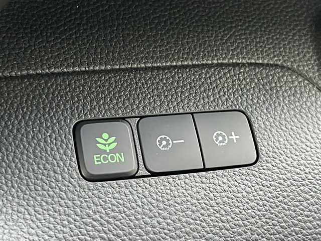 ホンダ Ｎ ＢＯＸ カスタム G L ターボ ホンダセンシング 茨城県 2018(平30)年 2.7万km プラチナホワイトパール 純正インターナビ（SD/AM/FM/Bluetooth接続/USB/CD/DVD/TV）/バックカメラ/純正ビルトインETC/スマートキー/クルーズコントロール/ステアリングボタン/充電ソケット/両側パワースライドドア/ハーフレザーシート/純正フロアマット/後側コーナーセンサー/レーンキープアシスト/純正15インチアルミホイール/横滑り防止装置/衝突被害軽減システム