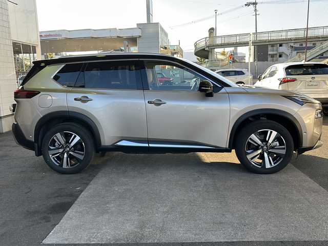 日産 エクストレイル G e－4ORCE 京都府 2024(令6)年 1.7万km ゴールド ワンオーナー　/ナッパ茶革シート　/サンルーフ　/ルーフレール/全方位カメラ　/プロパイロット　/e-Pedal /パーキングアシスト/ダウンヒルアシストコントロール/１２．３インチ純正ディスプレイオーディオナビ　/フルセグTV/Bluetooth/AppleCarPlay/USB接続/置くだけ充電/ＨＵＤ　/禁煙　/デジタルインナーミラー /純正前後ドライブレコーダー/メモリーシート /前席パワーシート/シートヒーター/LEDヘッドライト/オートライト/オートマチックハイビーム/電動リアゲート/純正AW19インチ/Wエアバッグ/カーテンエアバッグ/ETC2.0