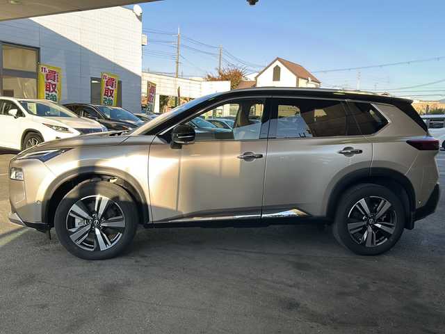 日産 エクストレイル G e－4ORCE 京都府 2024(令6)年 1.7万km ゴールド ワンオーナー　/ナッパ茶革シート　/サンルーフ　/ルーフレール/全方位カメラ　/プロパイロット　/e-Pedal /パーキングアシスト/ダウンヒルアシストコントロール/１２．３インチ純正ディスプレイオーディオナビ　/フルセグTV/Bluetooth/AppleCarPlay/USB接続/置くだけ充電/ＨＵＤ　/禁煙　/デジタルインナーミラー /純正前後ドライブレコーダー/メモリーシート /前席パワーシート/シートヒーター/LEDヘッドライト/オートライト/オートマチックハイビーム/電動リアゲート/純正AW19インチ/Wエアバッグ/カーテンエアバッグ/ETC2.0