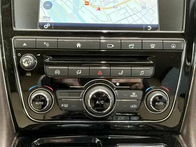 ジャガー ＸＪ プレミアムラグジュアリー 愛知県 2017(平29)年 4.7万km アルティメットブラック 純正ナビ(フルセグ/BT/USB/DVD/CD/AM/FM)/サンルーフ/アラウンドビューモニター/バックカメラ/電動リアゲート/ドライブレコーダー/ETC/レザーシート/パワーシート/シートヒーター/クルーズコントロール/パドルシフト/クリアランスソナー/ABS/横滑り防止装置/盗難防止装置/オートライト/ハンドルヒーター/電動格納式ミラー/パワーウィンドウ/パワーステアリング/純正アルミホイール/保証書/取扱説明書/スマートキー